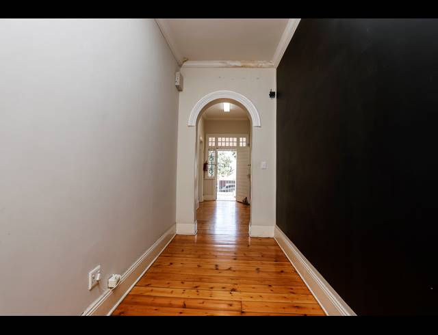 350M² BUILDING FOR SALE IN ESSENWOOD